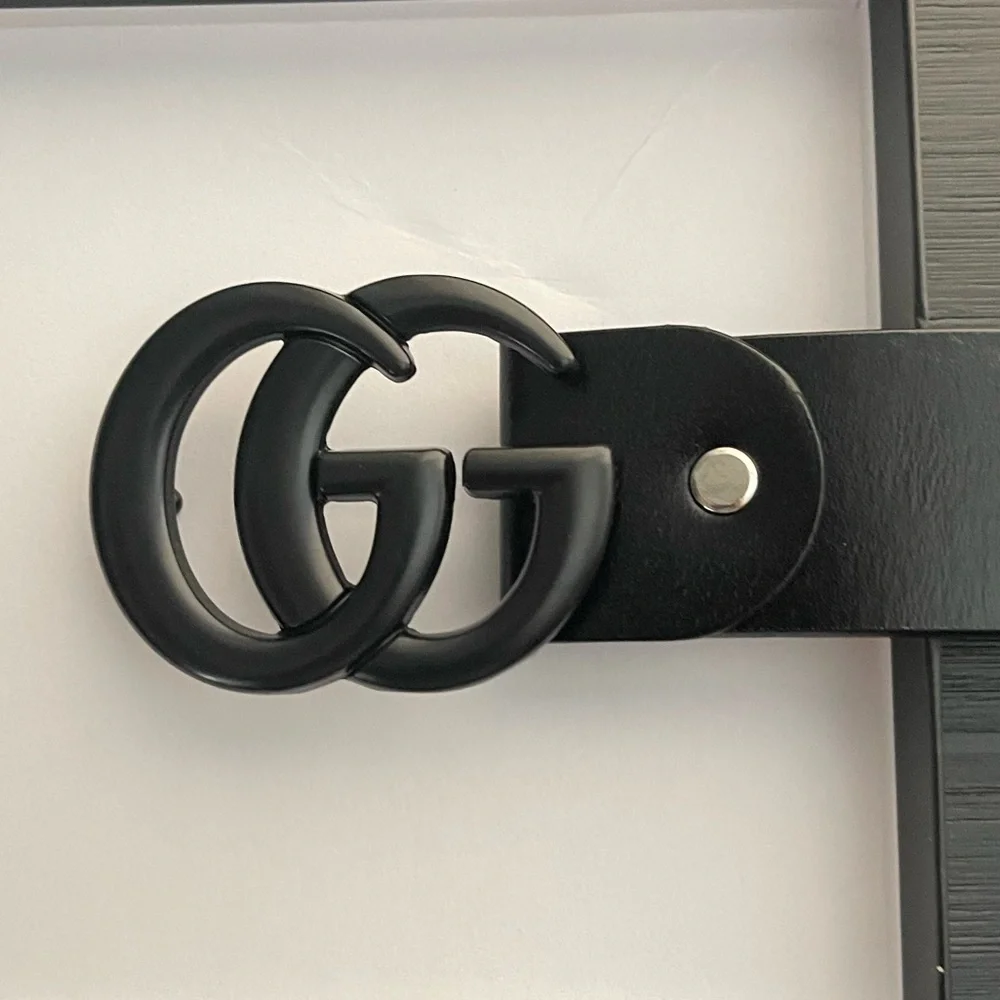 All black leather belt with classic black buckle. Men’s size 40-42🔥
